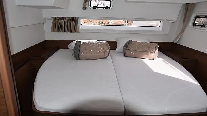 Lagoon 42 in Skiathos - Photo 4