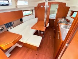 Oceanis 35 in Sukošan / D-Marin Dalmacija Marina thumbnail 12