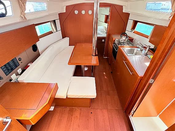 Oceanis 35 in Sukošan / D-Marin Dalmacija Marina - Photo 3