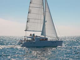 Lagoon 450 Fly in Santorini / Vlichada port thumbnail 11