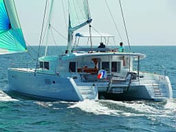 Lagoon 450 Fly in Santorini / Vlichada port thumbnail 6