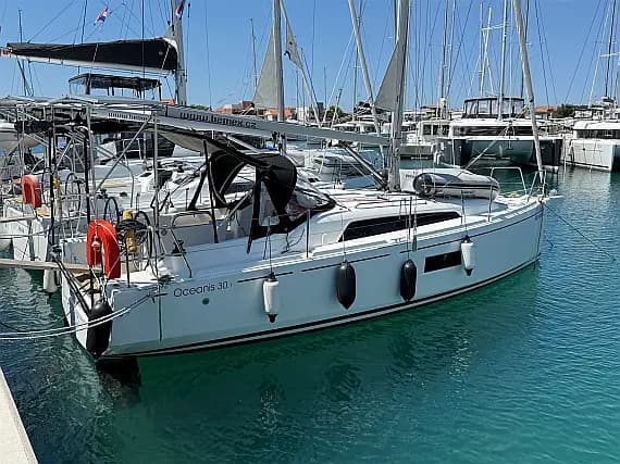 Oceanis 30.1 in Sukošan / D-Marin Dalmacija Marina - Photo 1