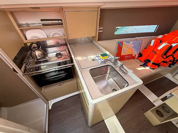 Oceanis 30.1 in Sukošan / D-Marin Dalmacija Marina - Photo 4