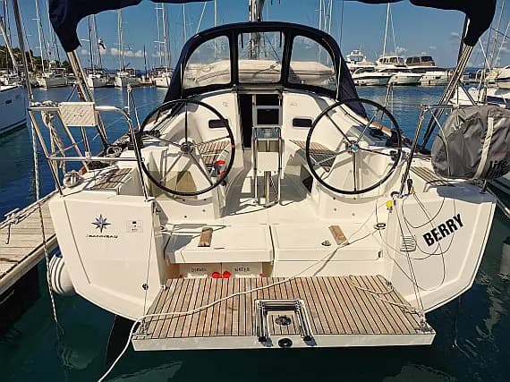 Sun Odyssey 349 in Drage / Marina Drage - Photo 1