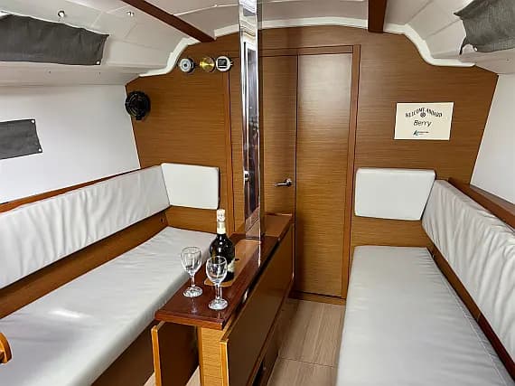 Sun Odyssey 349 in Drage / Marina Drage - Photo 3