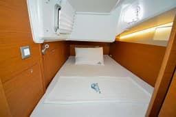 Sun Odyssey 410 in Marmaris Yacht Marina thumbnail 16