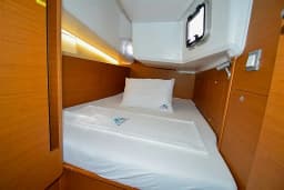 Sun Odyssey 410 in Marmaris Yacht Marina thumbnail 17