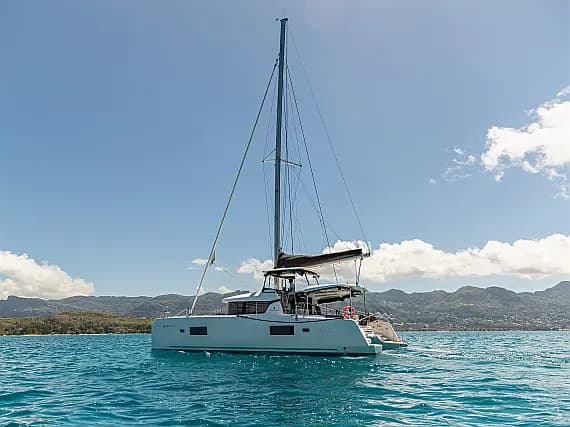 Lagoon 42 in Eden Island / Mahe, Victoria / Eden Island Marina - image 1