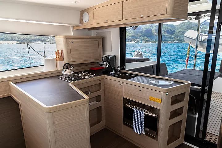 Lagoon 42 in Eden Island / Mahe, Victoria / Eden Island Marina - Photo 5