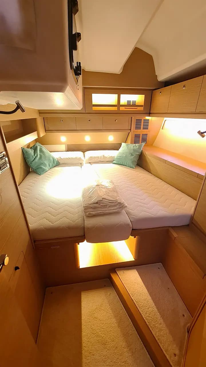 Dufour 56 Exclusive in Sicily / Castellammare del Golfo / Porto di Castellammare del Golfo - Photo 4