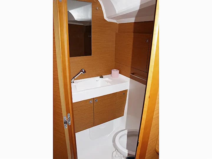 Sun Odyssey 509 in Sukošan / D-Marin Dalmacija Marina - Photo 5