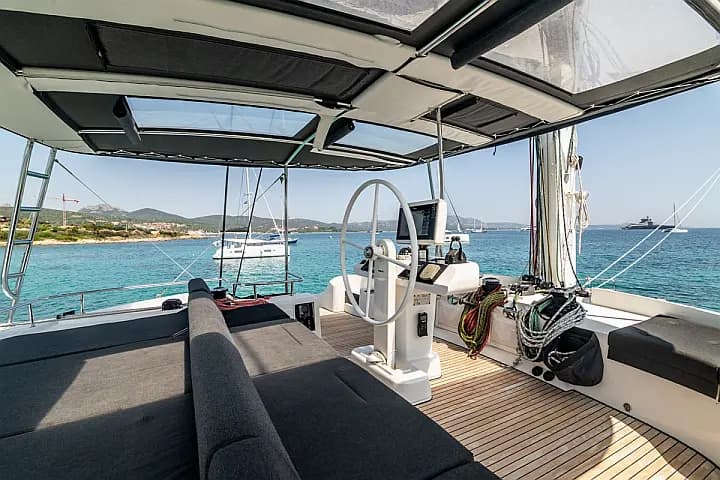 Lagoon 52F in Sardinia / Portisco / Cala dei Sardi - Photo 4