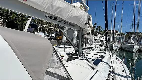 Oceanis 51.1 in Mallorca / Palma de Mallorca / La Lonja Marina Charter - Photo 1