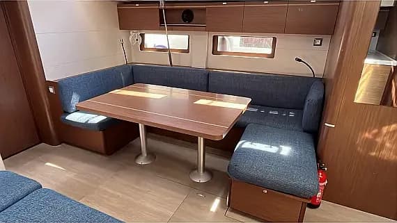 Oceanis 51.1 in Mallorca / Palma de Mallorca / La Lonja Marina Charter - Photo 3