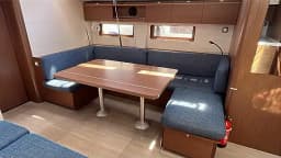 Oceanis 51.1 in Mallorca / Palma de Mallorca / La Lonja Marina Charter thumbnail 2