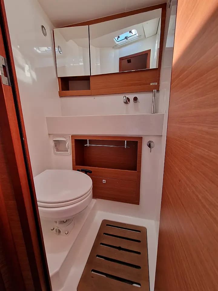 Dufour 530 in Sicily / Furnari / Marina Portorosa - Photo 4