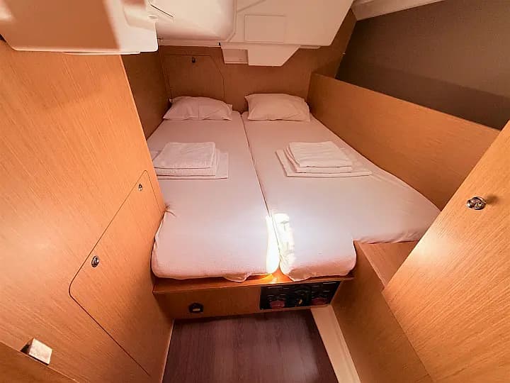 Oceanis 38.1 in Sukošan / D-Marin Dalmacija Marina - Photo 4