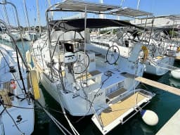 Oceanis 38.1 in Sukošan / D-Marin Dalmacija Marina thumbnail 8