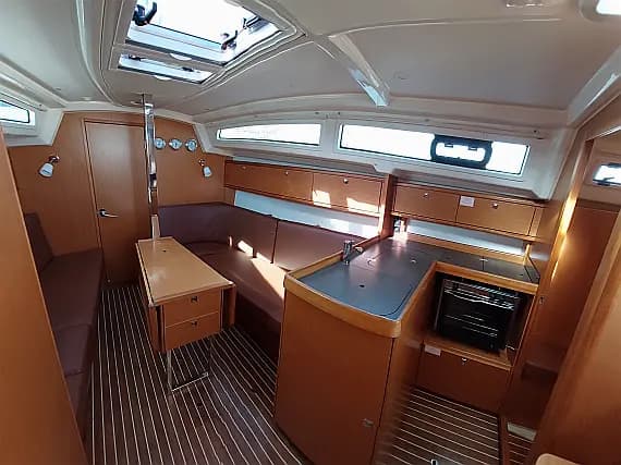 Bavaria Cruiser 34 in Sardinia / Portisco / Marina di Portisco - Photo 3
