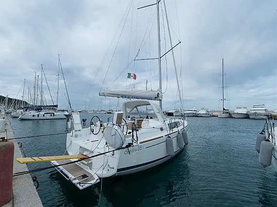 Oceanis 35.1 in Punta Ala - Photo 1