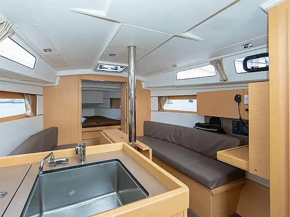 Oceanis 35.1 in Punta Ala - Photo 3