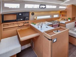 Sun Odyssey 410 in Lefkada / D-Marin Marina Lefkas thumbnail 12