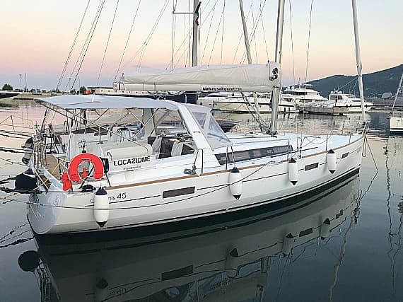 Oceanis 45 in La Spezia / Porto Mirabello - Photo 1