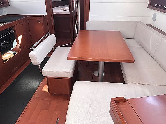 Oceanis 45 in La Spezia / Porto Mirabello - Photo 3