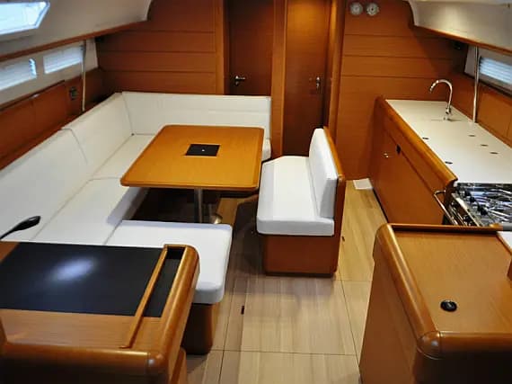 Sun Odyssey 519 in Athens / Marina Delta Kallithea - Photo 3