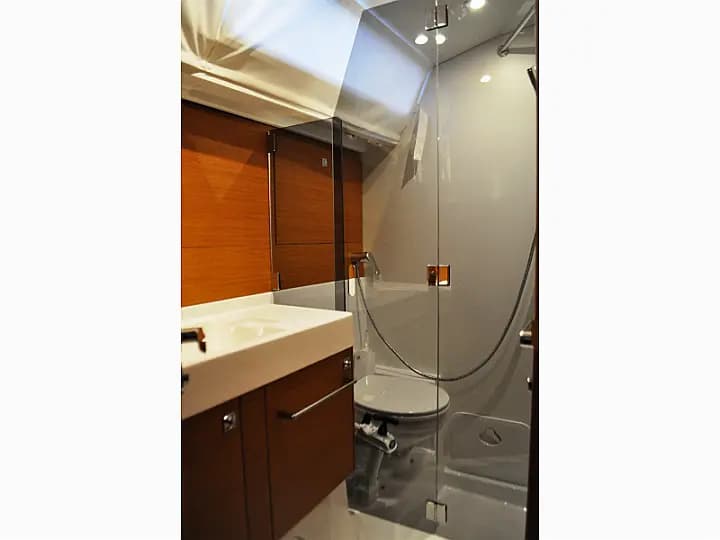 Sun Odyssey 519 in Athens / Marina Delta Kallithea - Photo 5