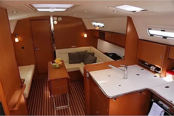 Bavaria Cruiser 36 in Volos / Port of Volos - Photo 3