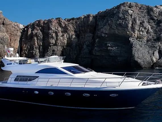 Uniesse 55 in Palaio Faliro / Flisvos Marina - image 1
