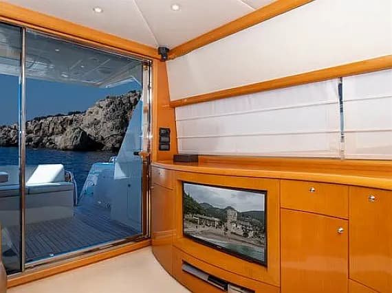 Uniesse 55 in Palaio Faliro / Flisvos Marina - Photo 3