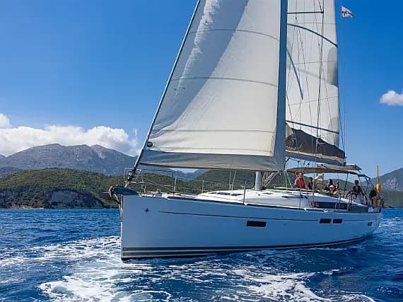 Sun Odyssey 469 in Athens / Alimos Marina - Photo 2