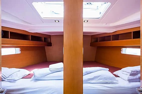 Sun Odyssey 469 in Athens / Alimos Marina - Photo 3