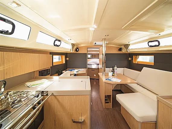 Oceanis 41.1 in Lefkada / Nikiana Marina - Photo 3