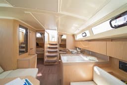 Oceanis 41.1 in Lefkada / Nikiana Marina thumbnail 8