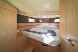 Oceanis 41.1 in Lefkada / Nikiana Marina thumbnail 9