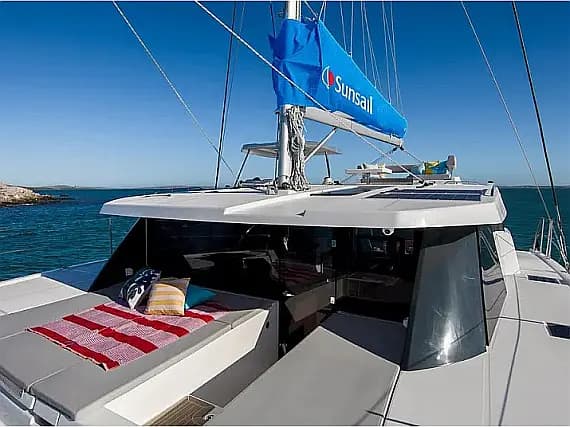 Sunsail 424 in Raiatea / Apooiti Marina - Photo 3