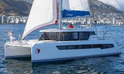 Sunsail 424 in Raiatea / Apooiti Marina thumbnail 3