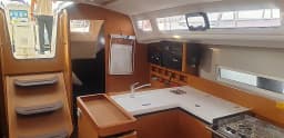 Sun Odyssey 410 in Tropea / Porto di Tropea thumbnail 8