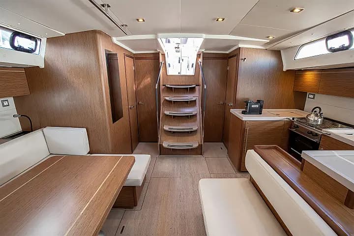 Oceanis 51.1 in Sicily / Furnari / Marina Portorosa - Photo 5