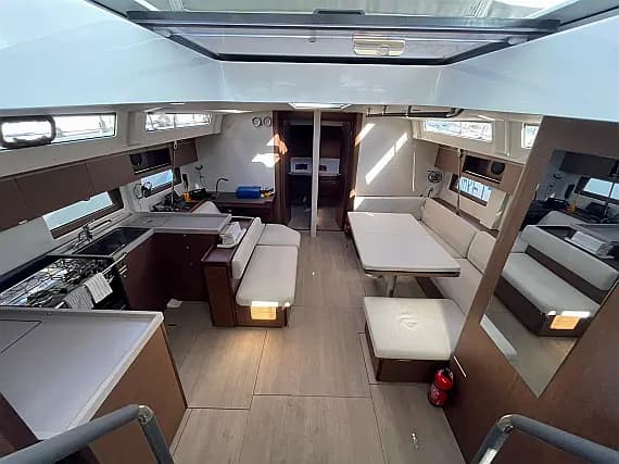 Oceanis 51.1 in Faial / Horta Marina - Photo 3