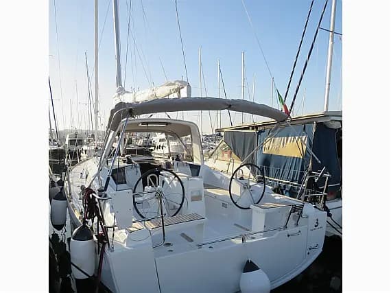 Oceanis 38 in Procida / Marina di Procida - Photo 1
