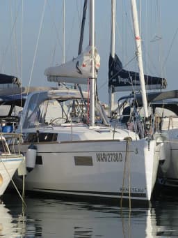 Oceanis 38 in Procida / Marina di Procida thumbnail 9