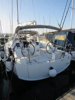 Oceanis 38 in Procida / Marina di Procida thumbnail 6