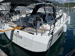 Bavaria C38 in Trogir / ACI Marina Trogir thumbnail 6