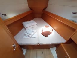 Sun Odyssey 379 in Lefkada / D-Marin Marina Lefkas thumbnail 3
