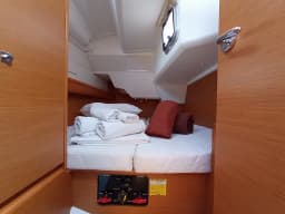 Sun Odyssey 379 in Lefkada / D-Marin Marina Lefkas thumbnail 5
