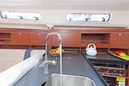 Hanse 385 in Lavrion Main Port thumbnail 11